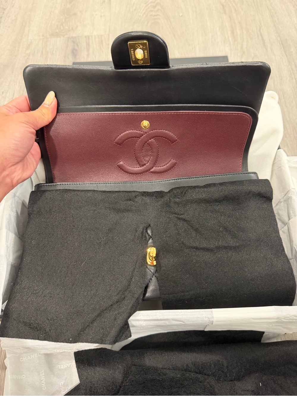 Chanel Classic Quilted Flap lamb skin Bag in Black with Gold Hardware like NEW - Picture 10 of 17